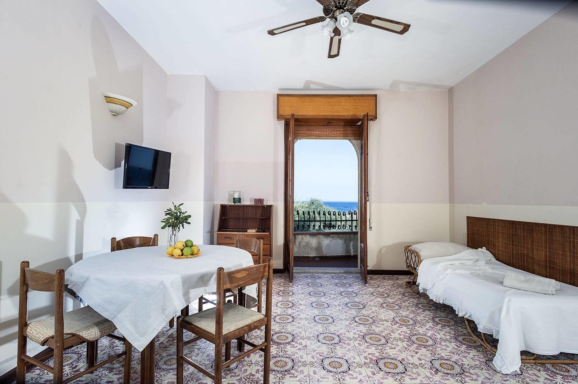 Residence Villa Liliana Giardini-Naxos Kültér fotó